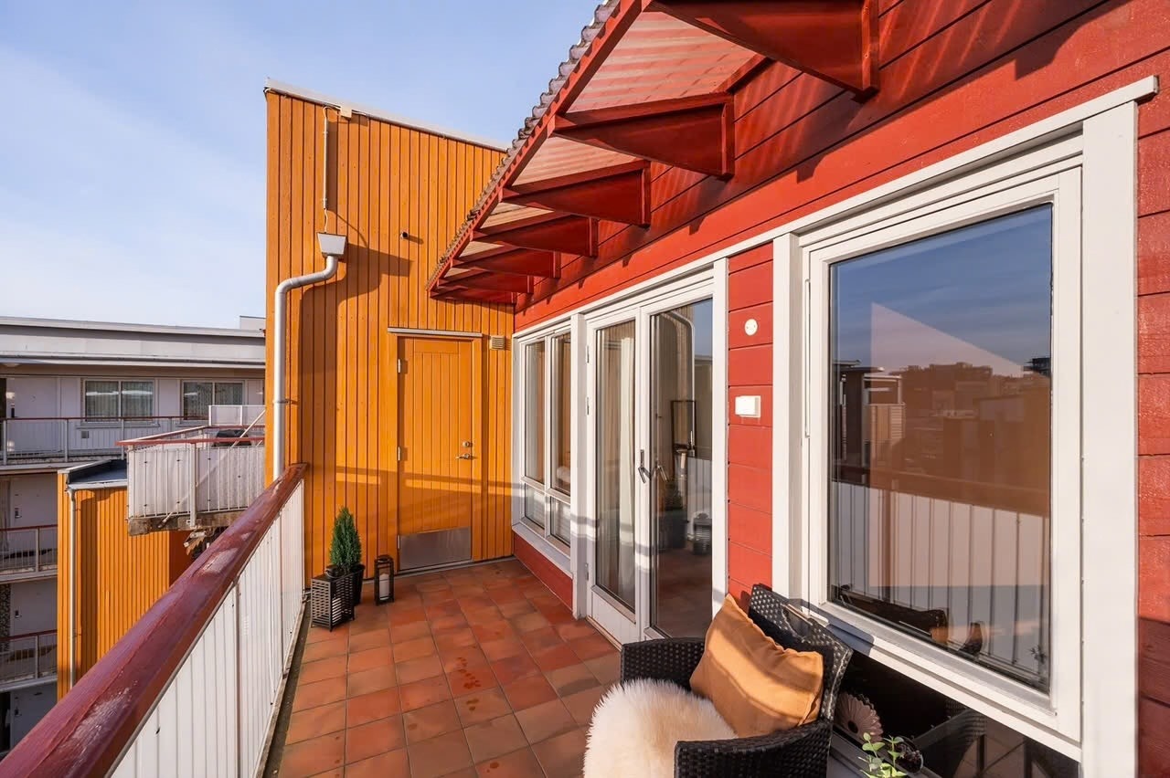 Stor sørvendt balkong som egner seg perfekt om sommeren Galleribilde