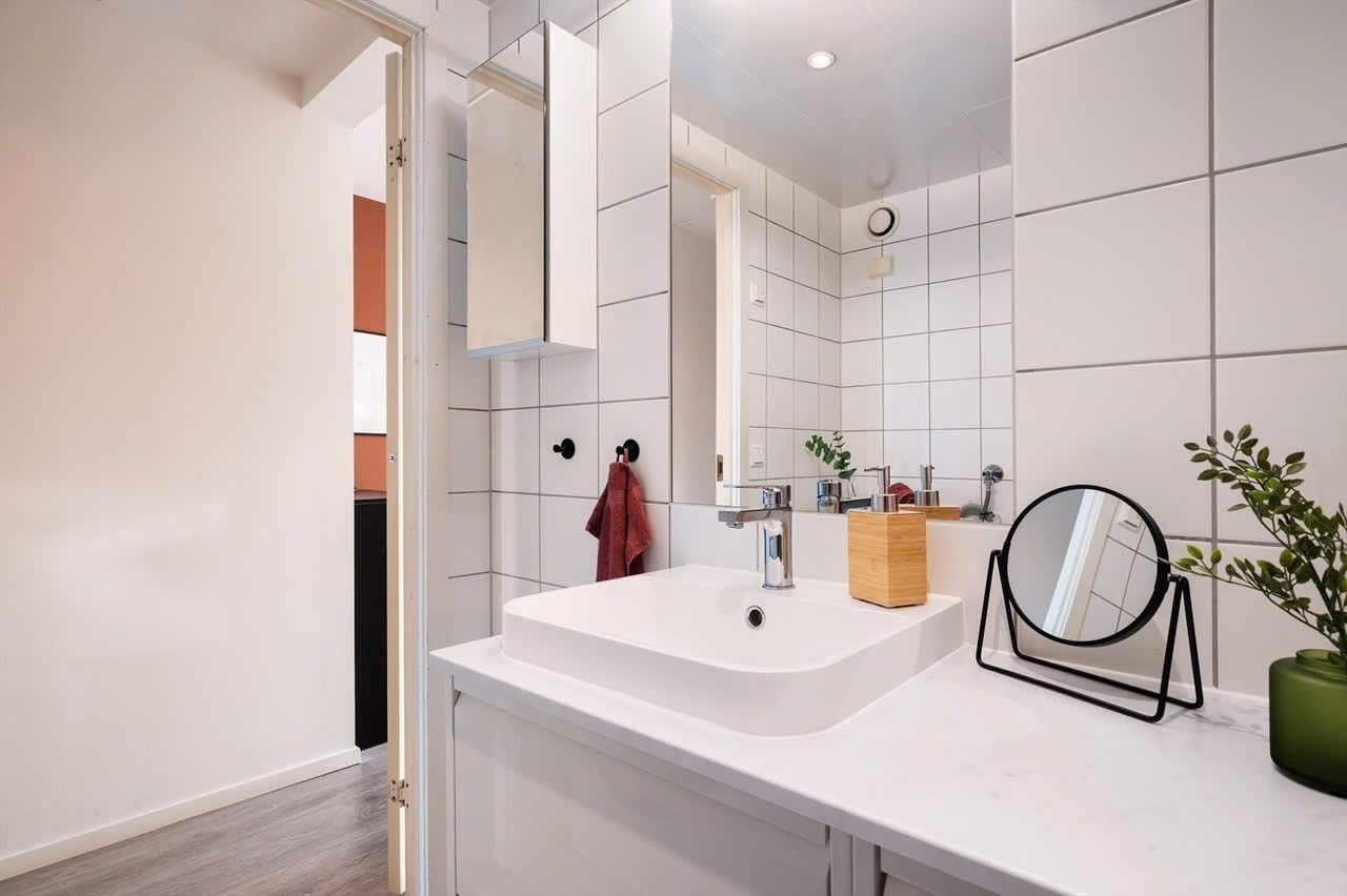 Badet er oppvarmet med varmekabler Galleribilde