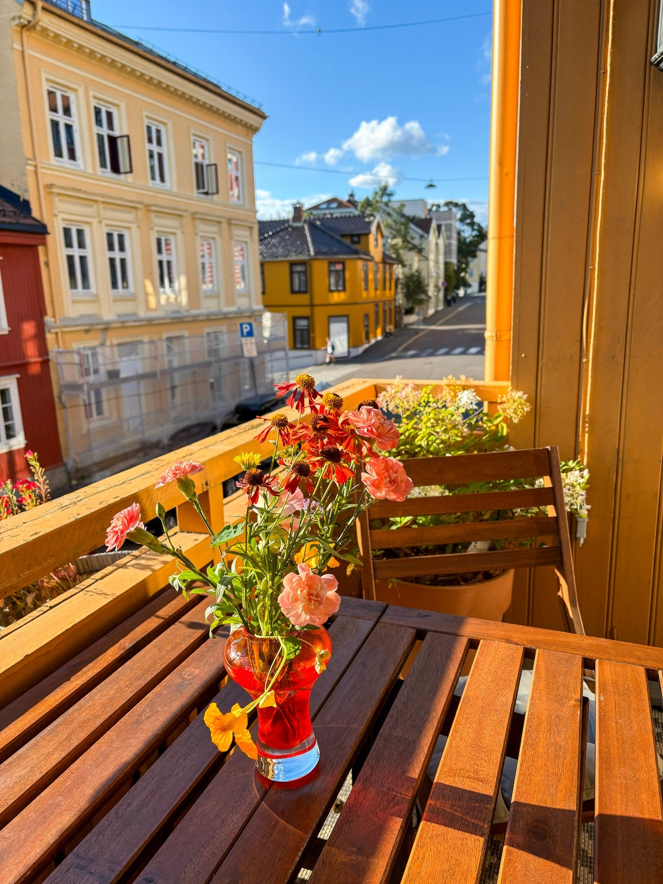 Sol fra kl 13 til solnedgang. Galleribilde