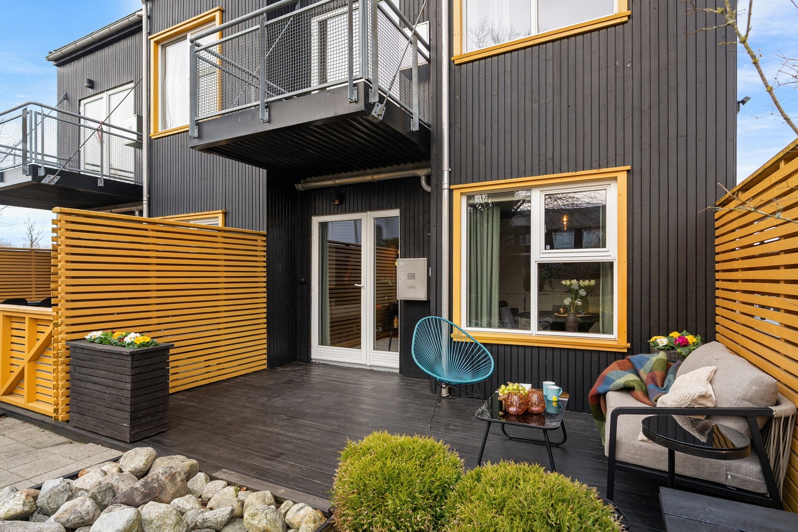 Her får du en moderne selveierleilighet beliggende i et veletablert boligområde, skjermet fra trafikk og støy. Galleribilde