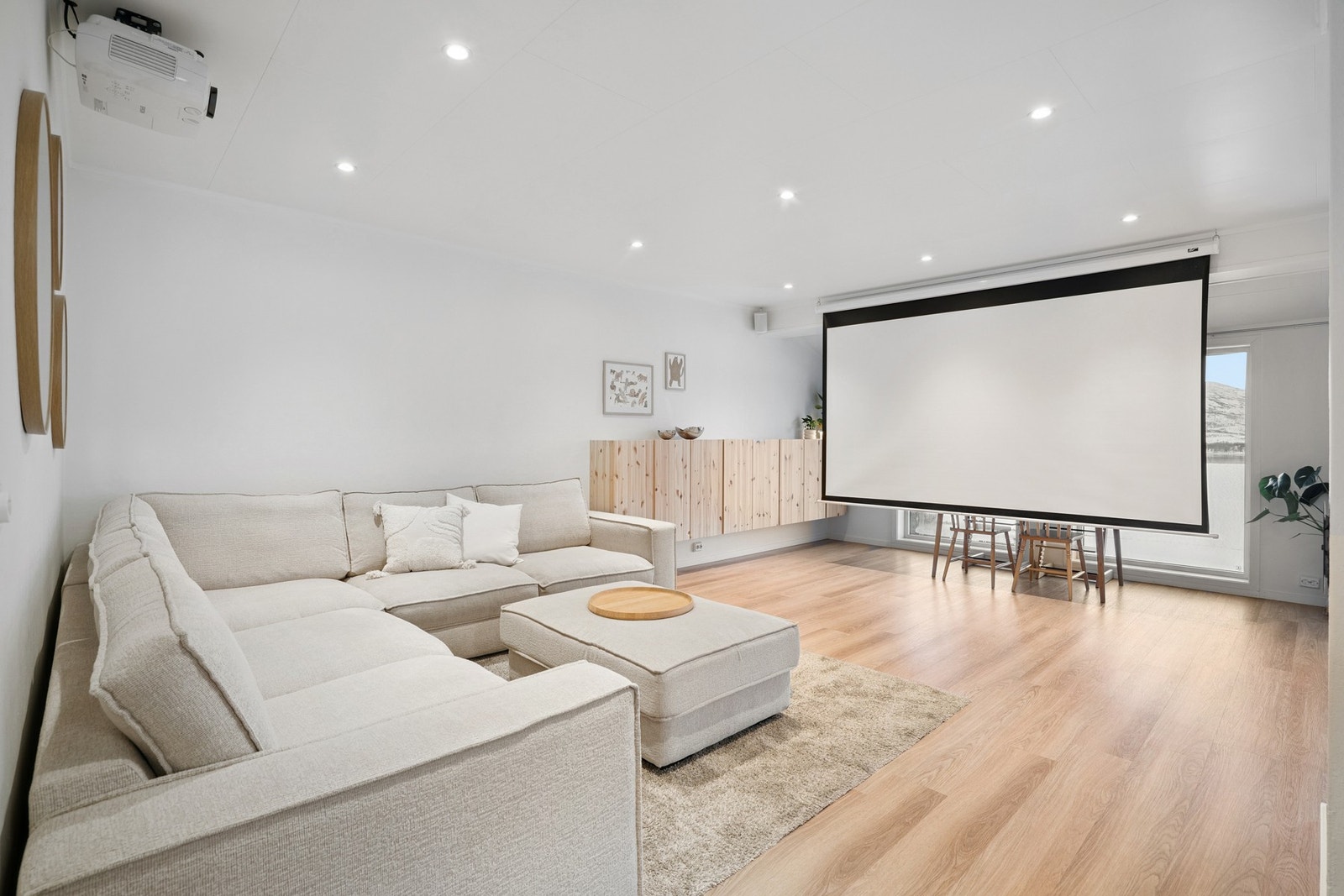 Dagens eiere har brukt lerret som tv Galleribilde