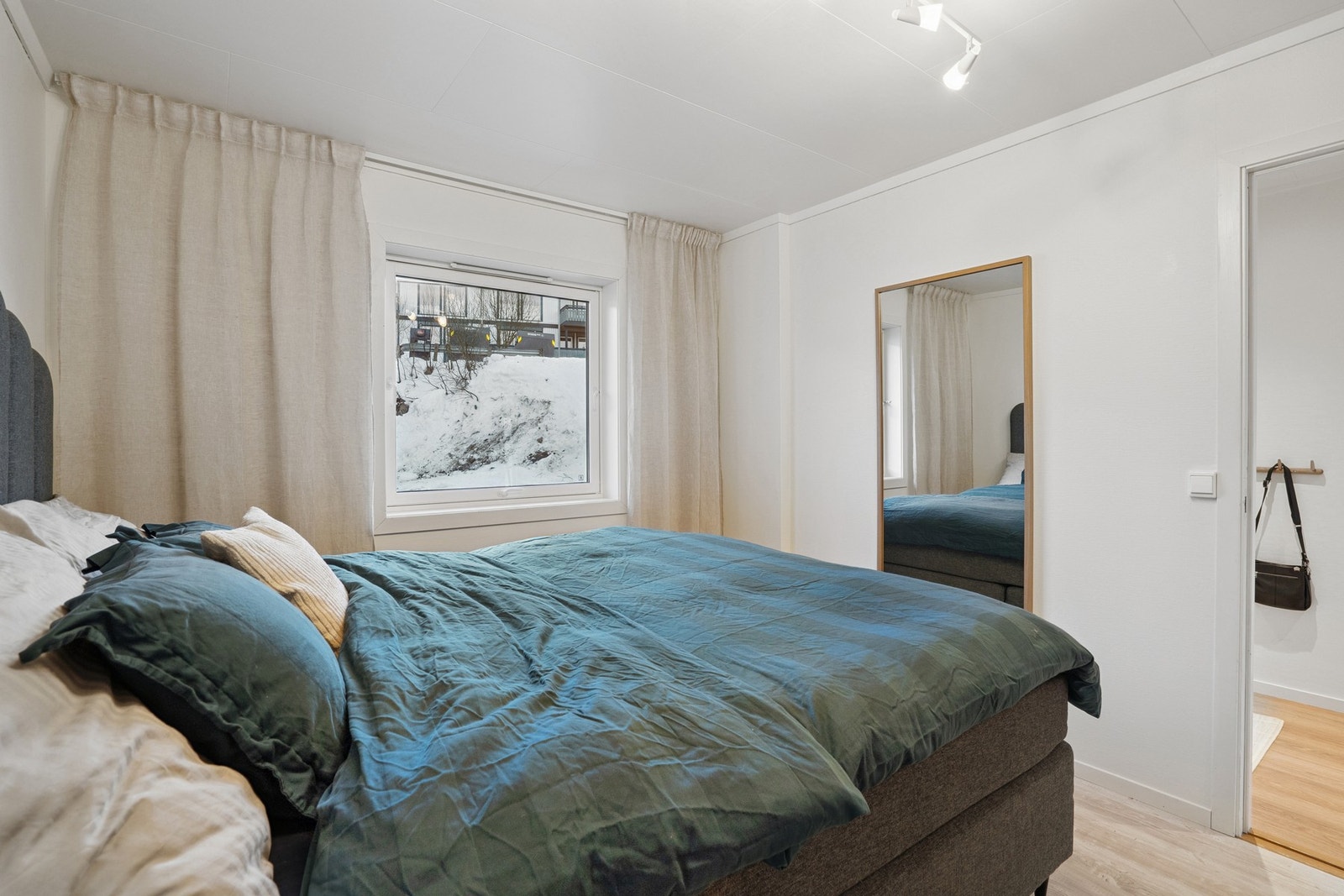 Soverom 1 av god størrelse Galleribilde