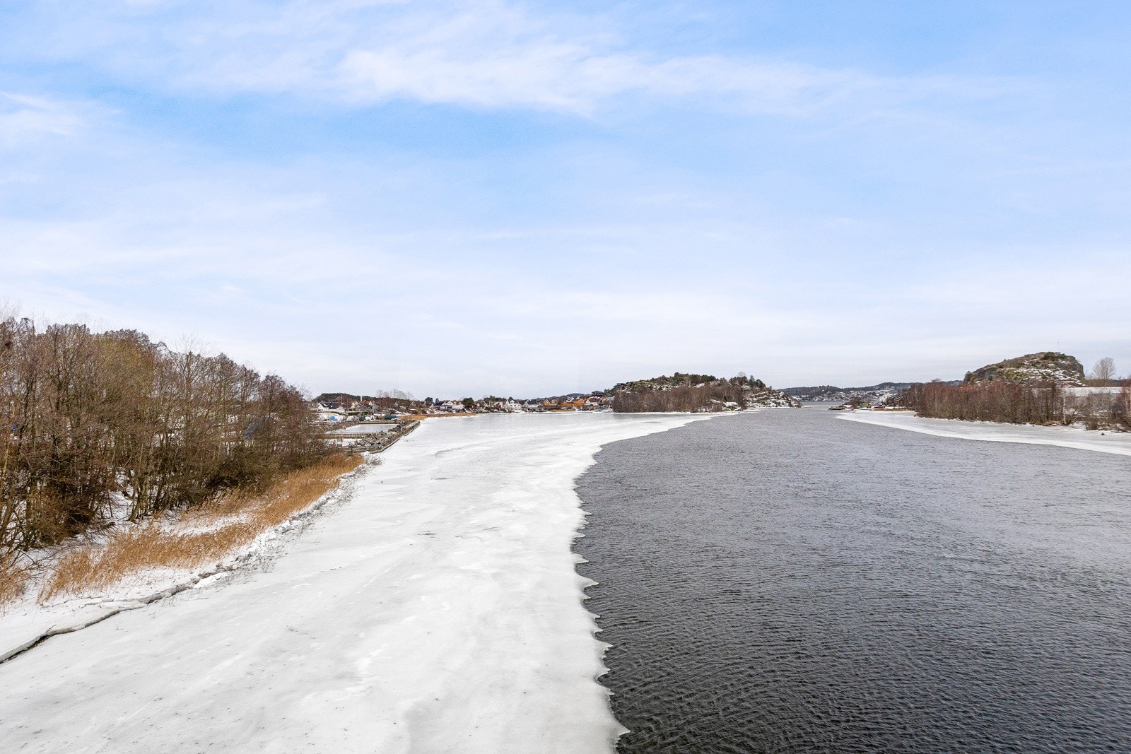 Gå avstand til utløpet av Numedalslågen og fine badeområder på Østre Halsen. Galleribilde
