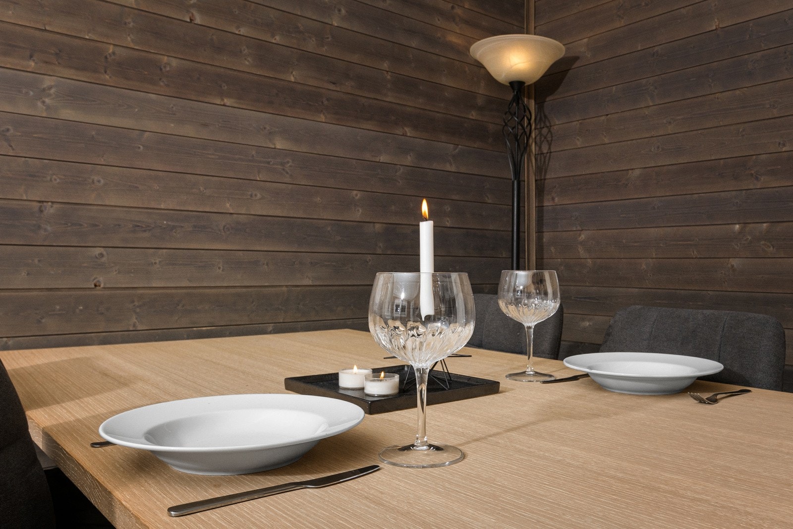 Plass til et helt lite selskap rundt spisestuebordet. Galleribilde