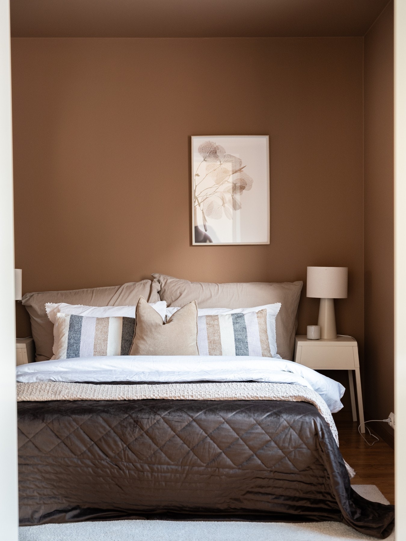 Rommet er malt opp i delikate og lune farger, og gjør seg godt med riktig innredning. Galleribilde