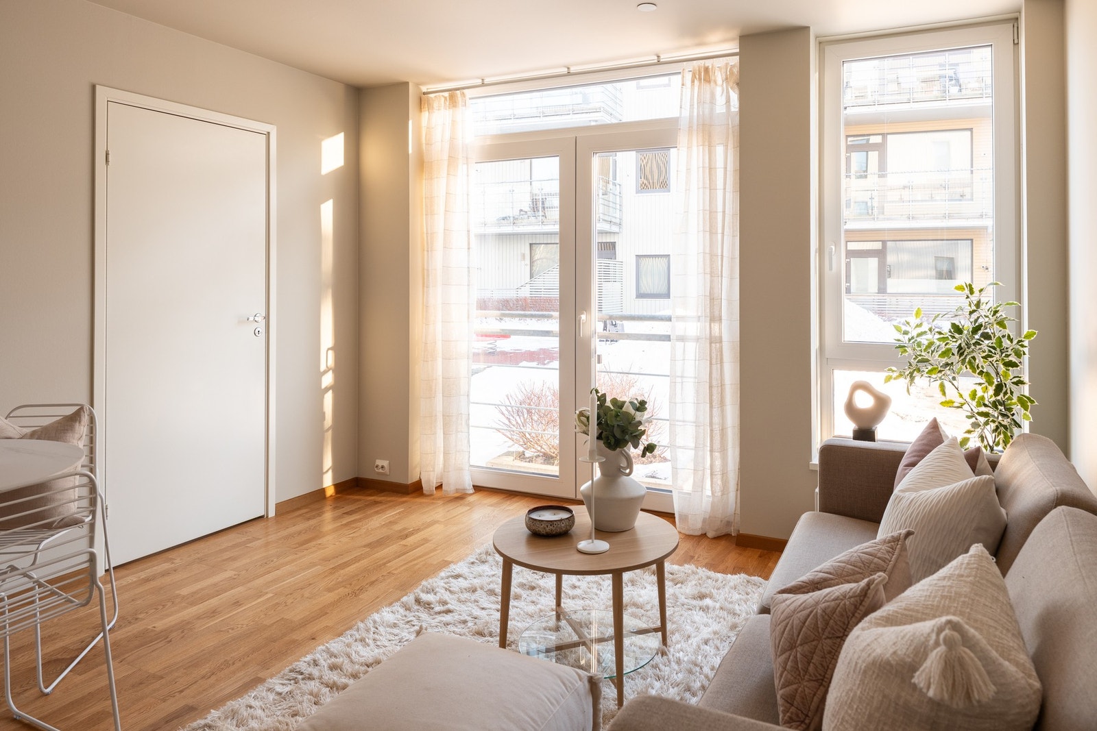 Med byggeår 2015, fremstår leiligheten med moderne standard, og en romslig planløsning. Galleribilde