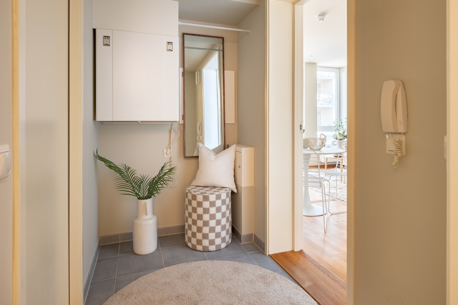 Praktisk og innbydende entré, på ca. 3 kvm. Galleribilde