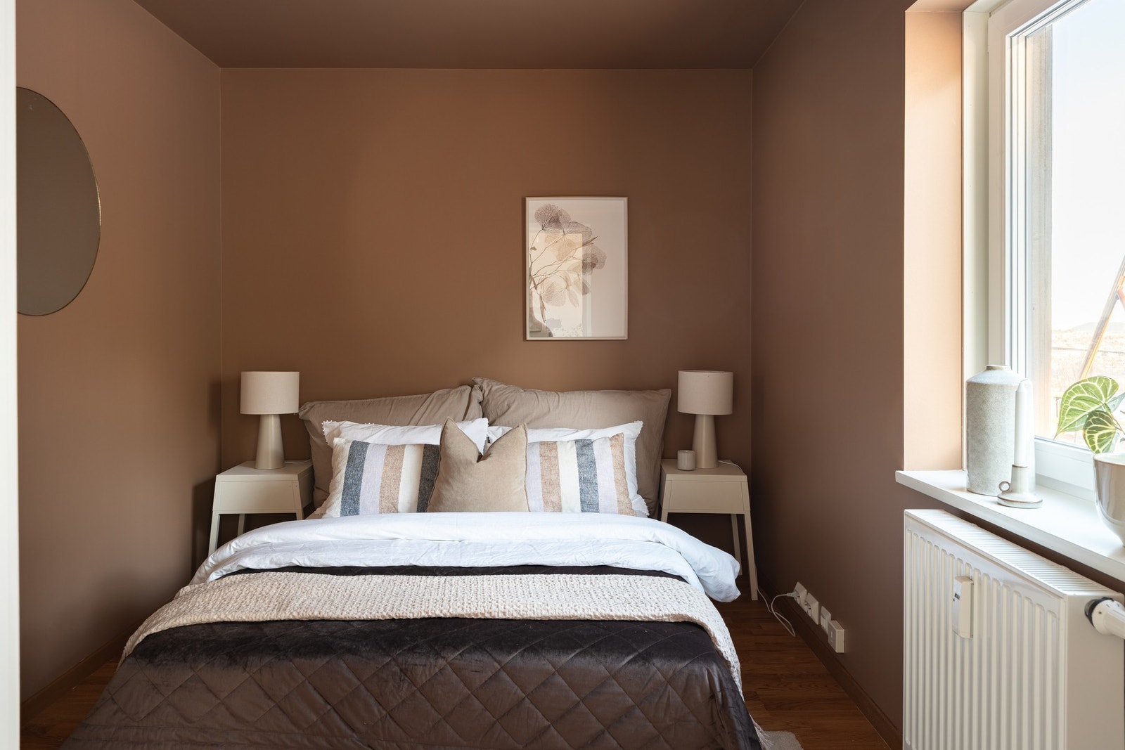 Soverommet måler ca. 9 kvm. og ligger i direkte tilknytning stue og med gode vindusflater. Galleribilde