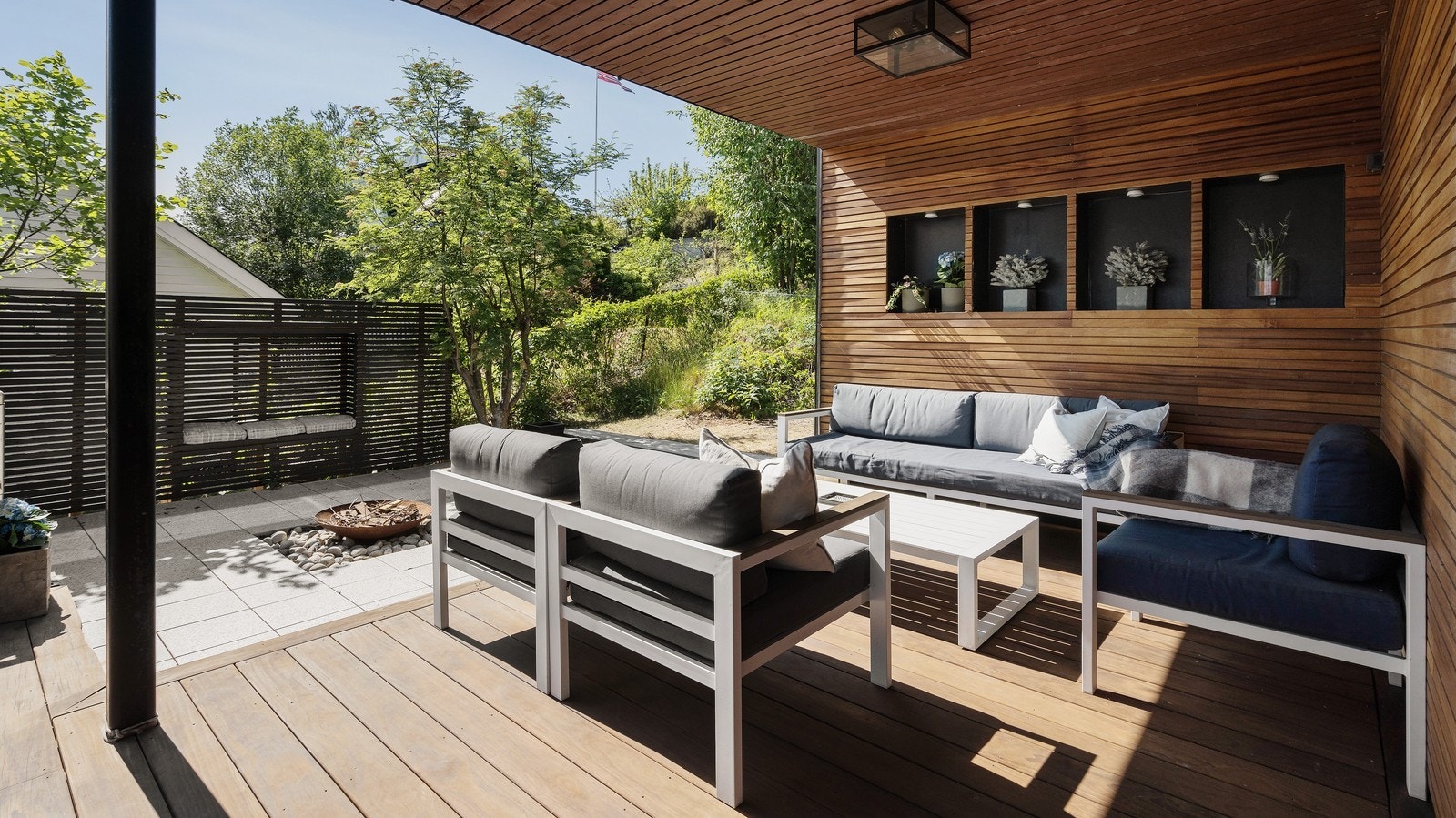 Uteplass Galleribilde