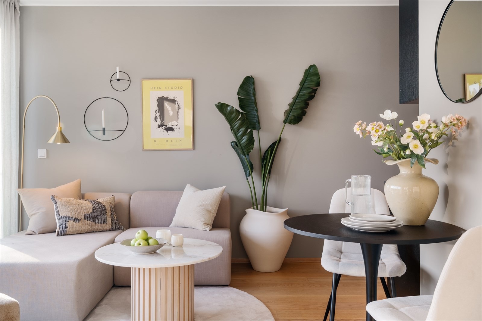 1-stavet parkett gjennomgående i hele leiligheten. Galleribilde