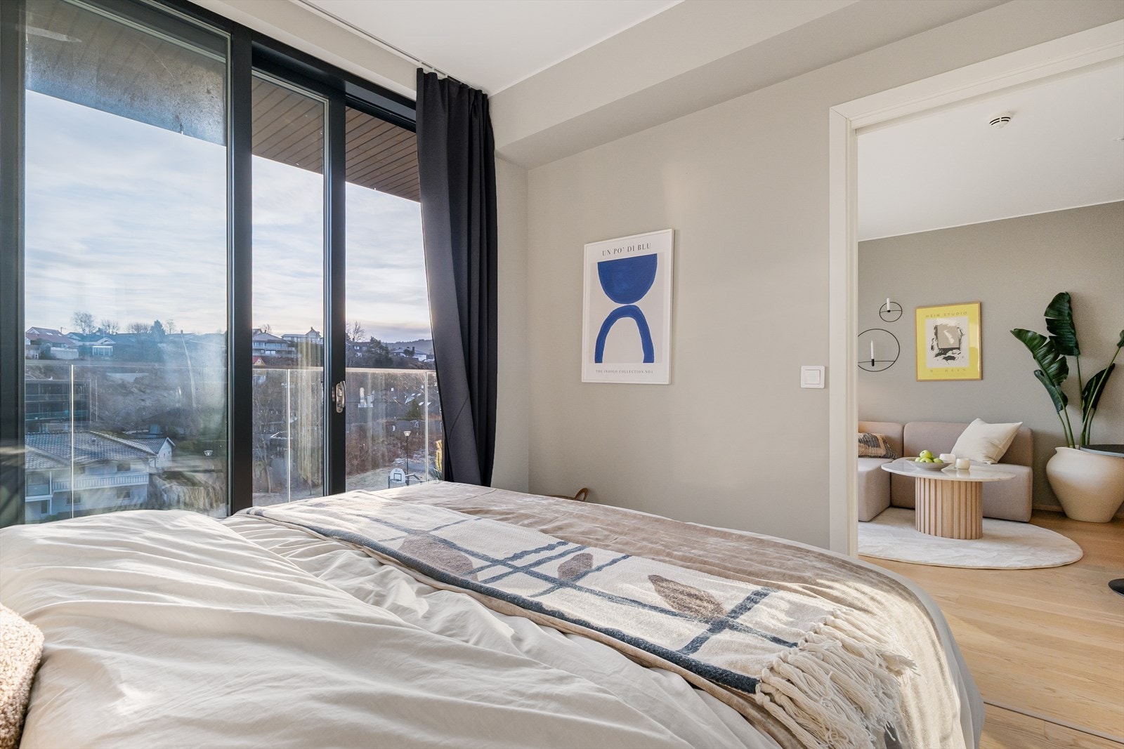 Fra soverommet har du også utgang til altanen. Galleribilde