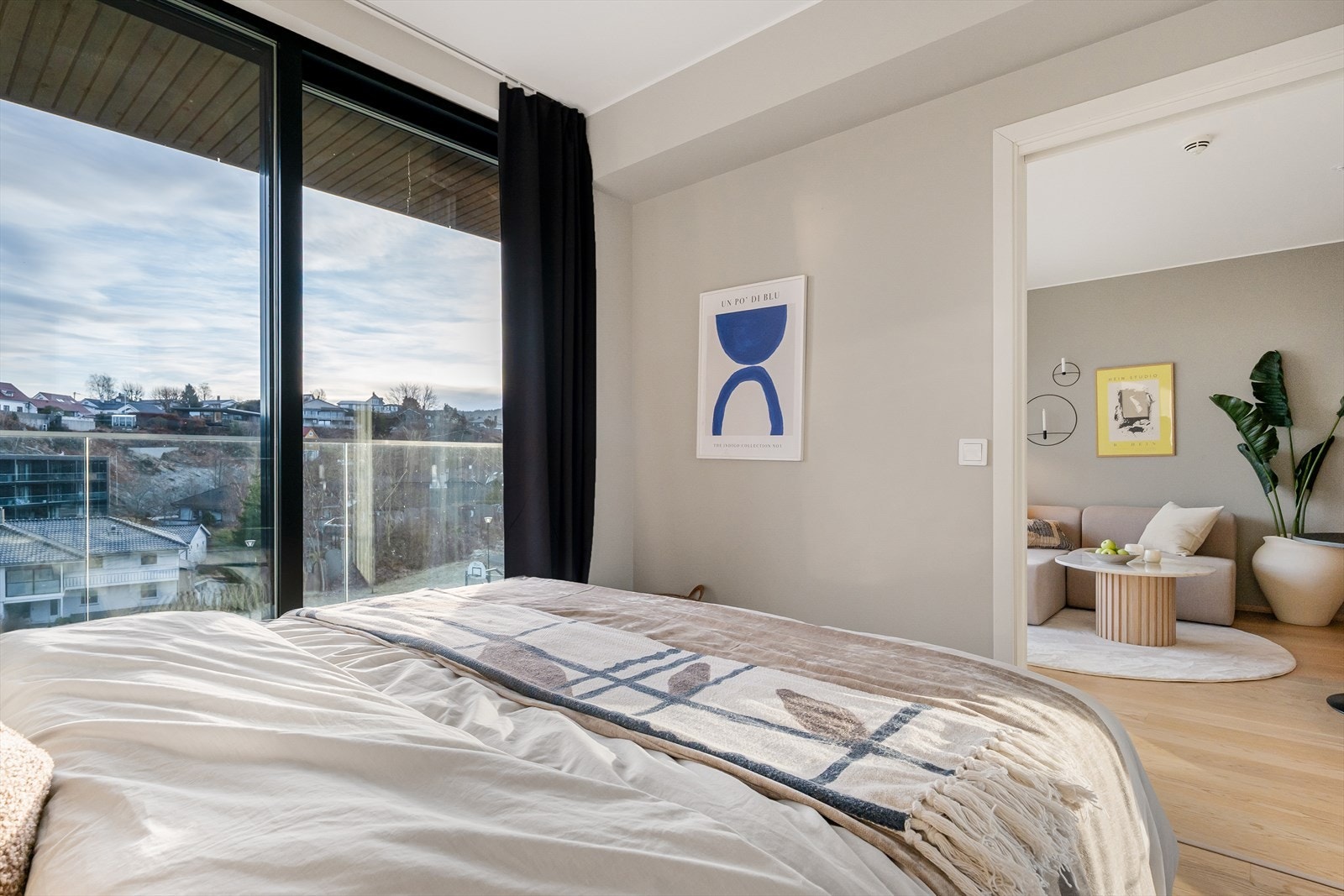 Fra soverommet har du også utgang til altanen. Galleribilde