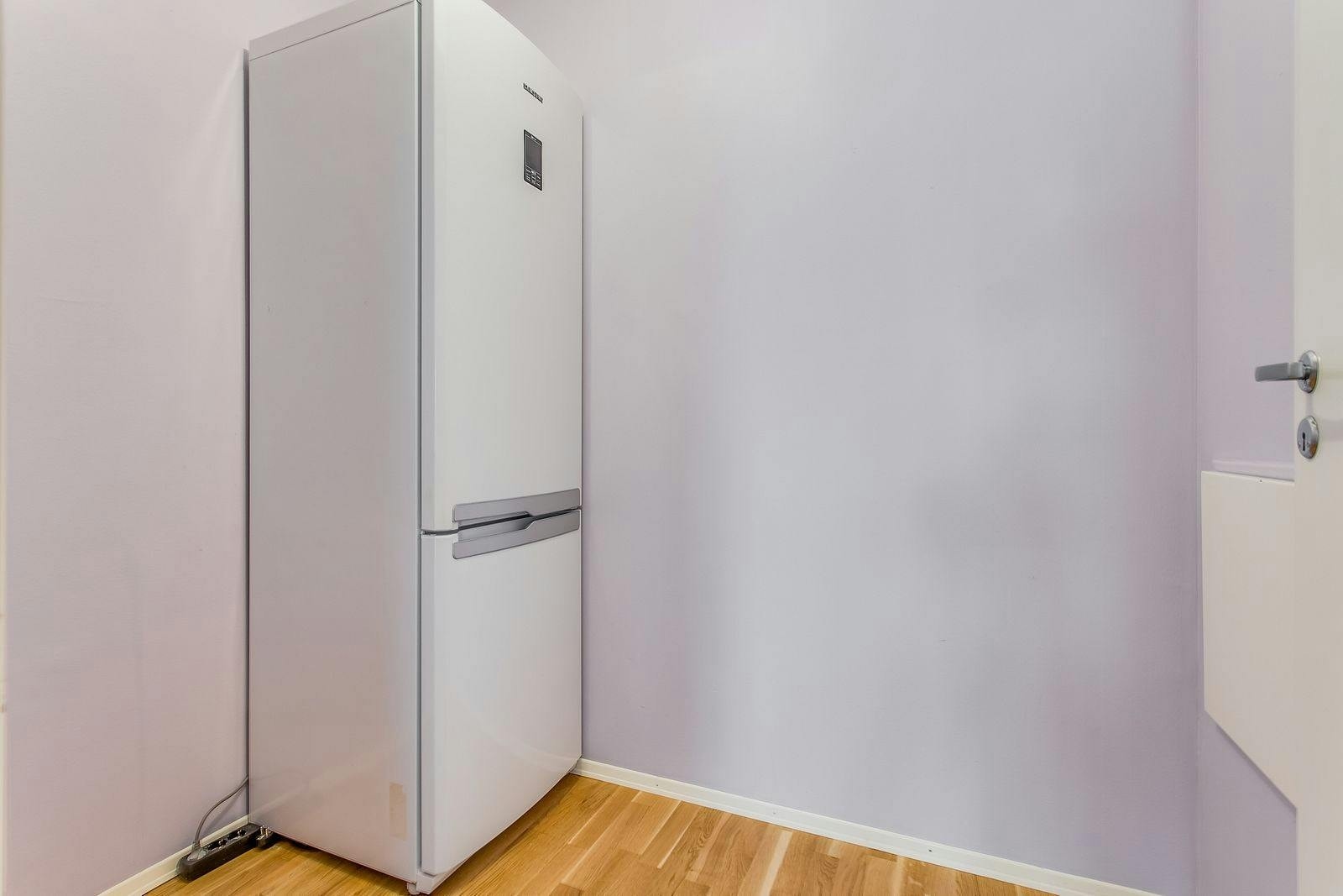 Det er også en innvendig bod - Her medfølger et kombiskap Galleribilde