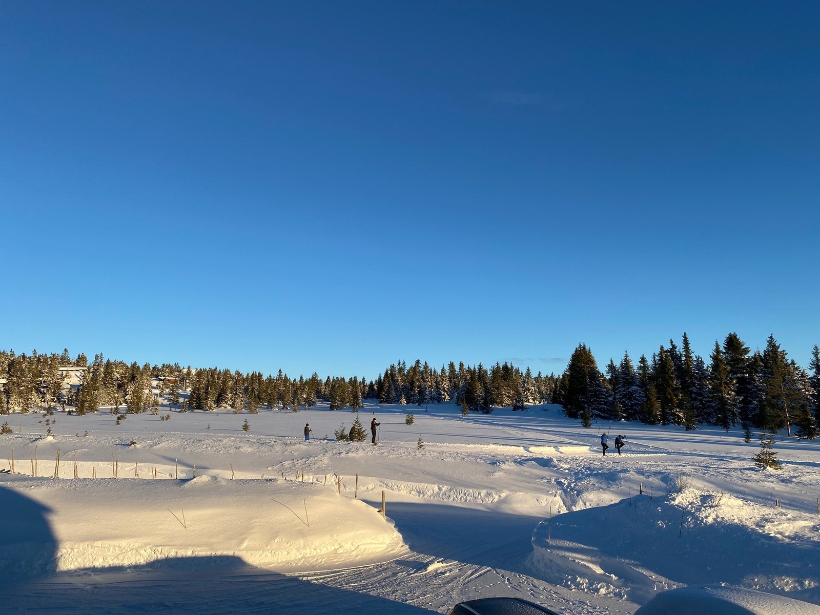 Bilde tatt fra soverom i leiligheten. Kun ett steinkast til skiløypa og Birkebeinerløypa. Bilde tatt av selger. Galleribilde