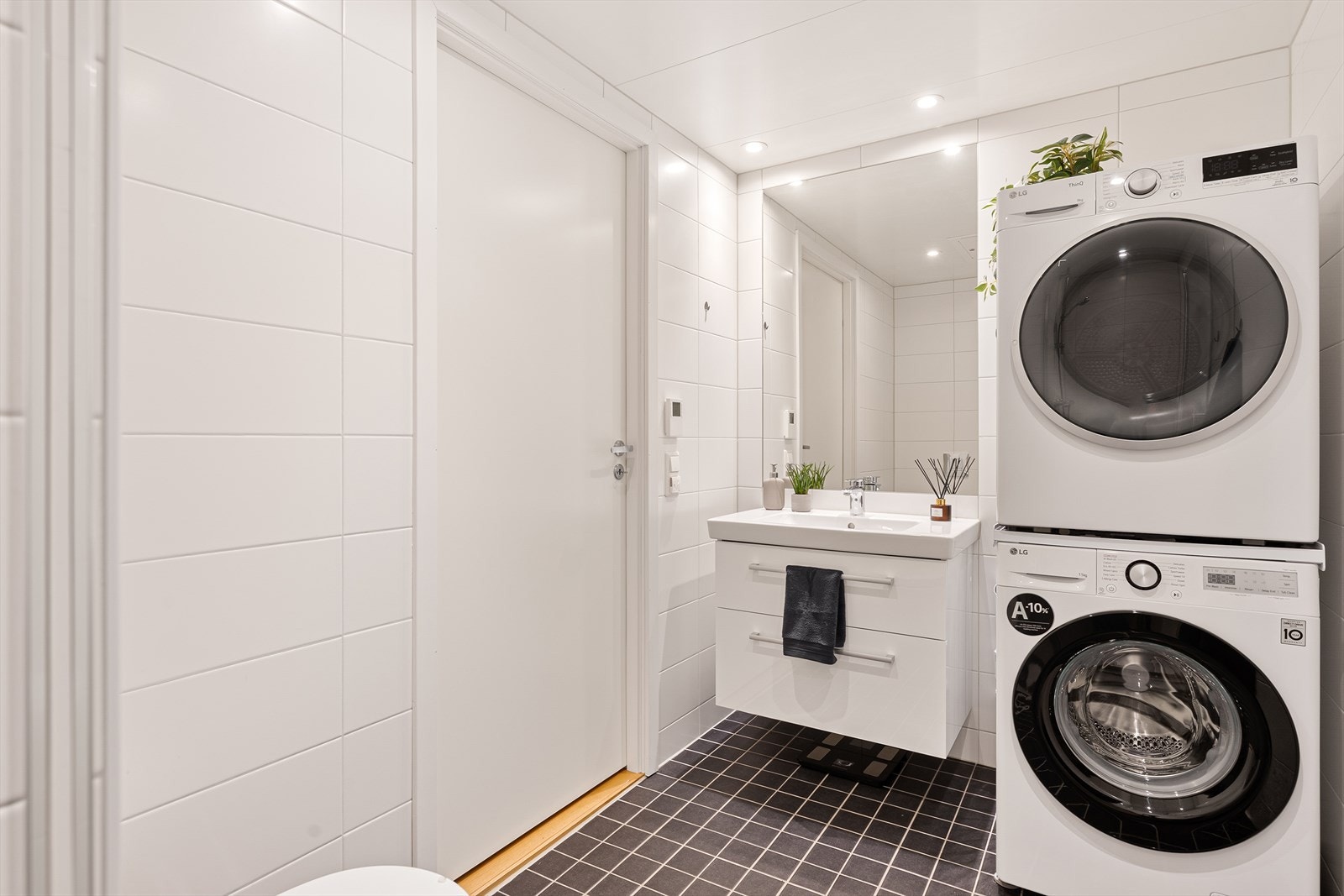 Lekkert fliselagt bad/wc Galleribilde