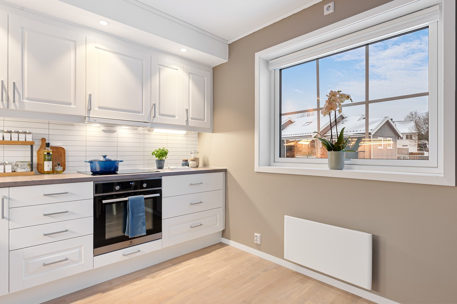 Lyst og trivelig kjøkken Galleribilde