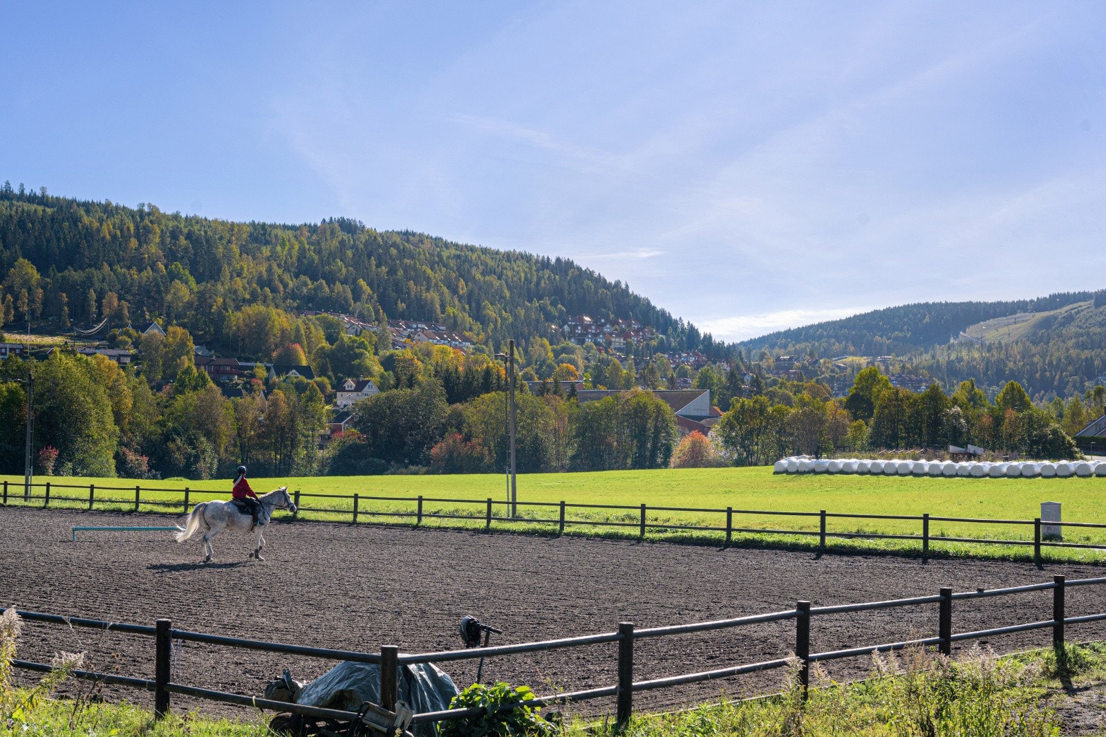 Like i nærheten finner du Vestre Bærum Rideklubb, et populært og velrenommert ridemiljø som tilbyr aktiviteter for både barn, ungdom og voksne. Galleribilde
