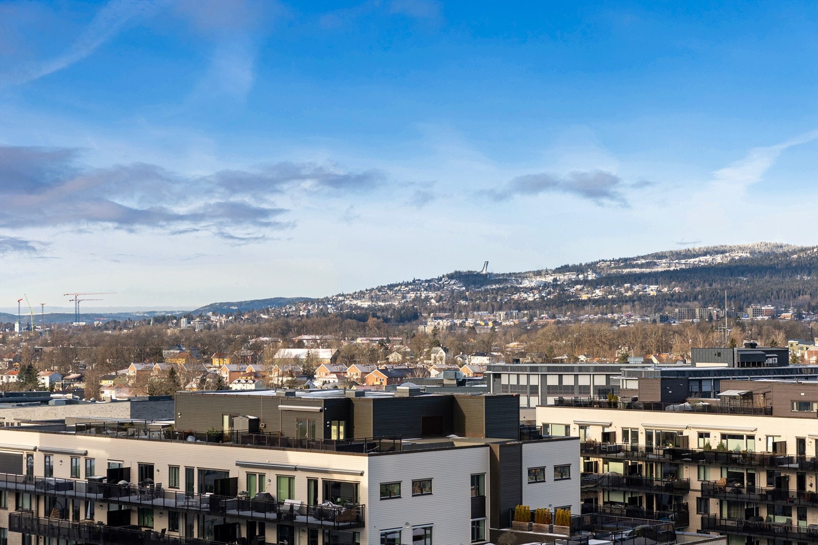 Fra balkongen er det utsikt mot blant annet Holmenkollen. Galleribilde