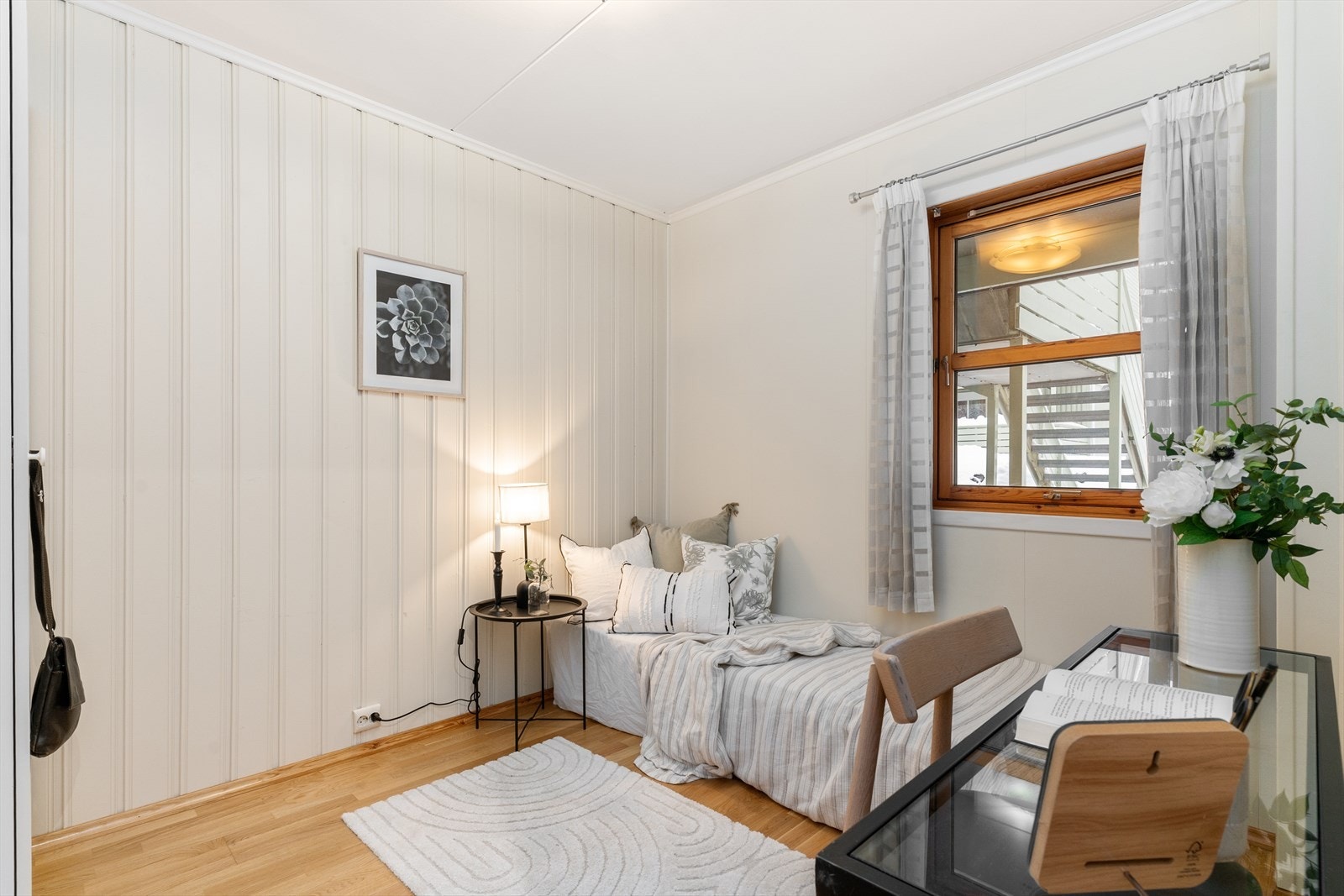 Soverom 2 har også en fin størrelse og passer utmerket som et barnerom, gjesterom eller som et hjemmekontor. Galleribilde