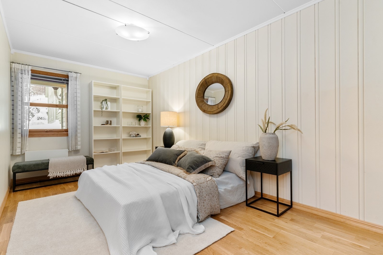 Leiligheten har to soverom, og hovedsoverommet har en veldig god størrelse. Galleribilde