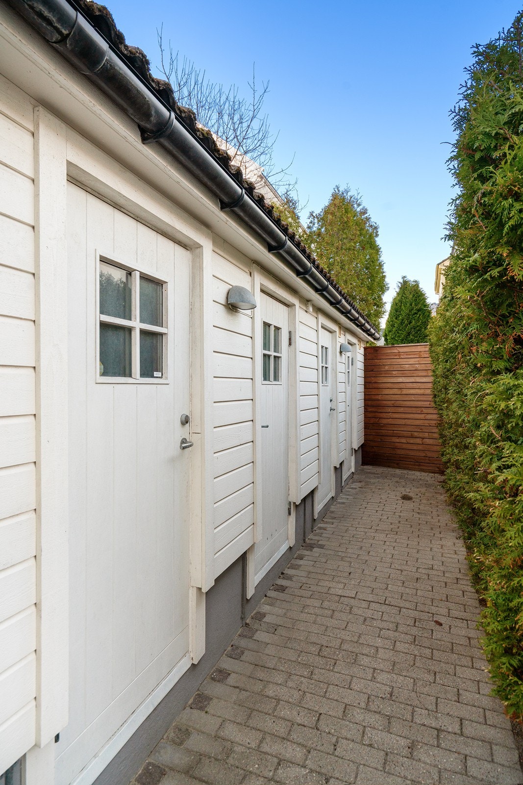 Det er en utvendig bod som tilhører boenheten. Galleribilde