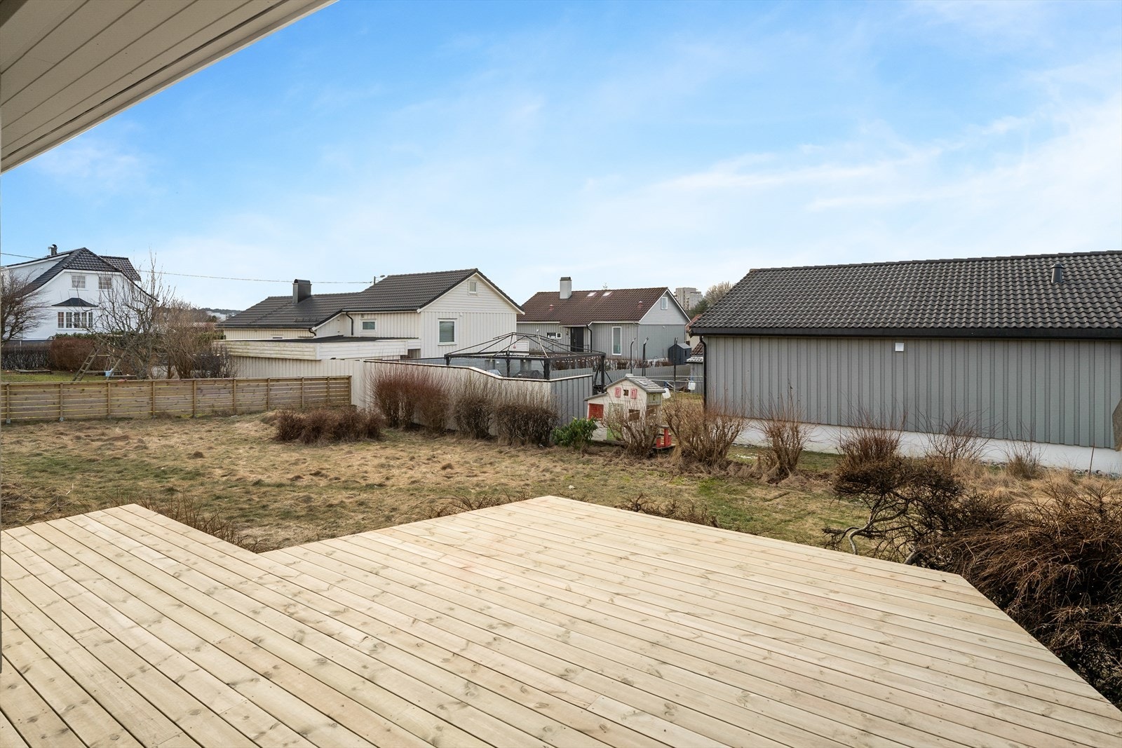 Boligen kan blant annet skilte med en herlig, solrik terrasse på 25 m2. Galleribilde
