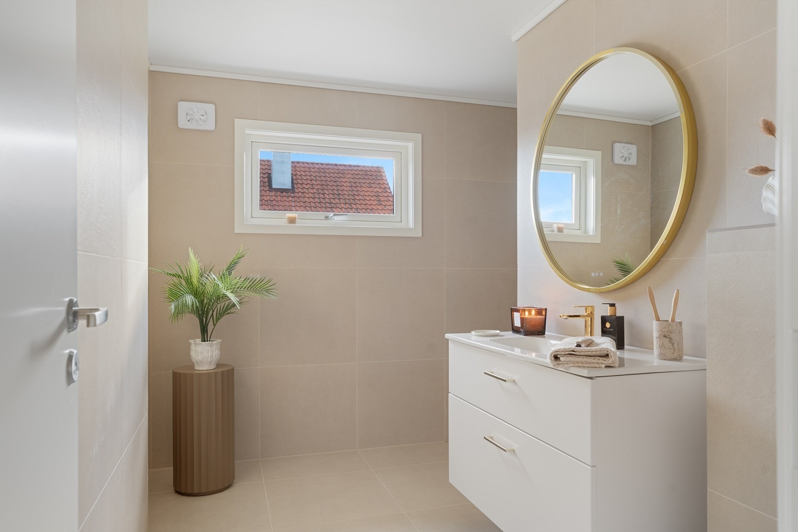 Baderommet er nytt i 2025 og har ikke vært tatt i bruk. Dokumentasjon foreligger. Galleribilde