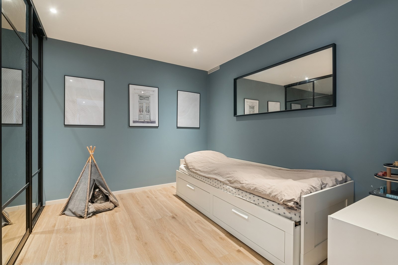 Del av soverom og bod innredet som alkove. Ikke omsøkt/godkjent. Se pkt. ferdigattest. Galleribilde