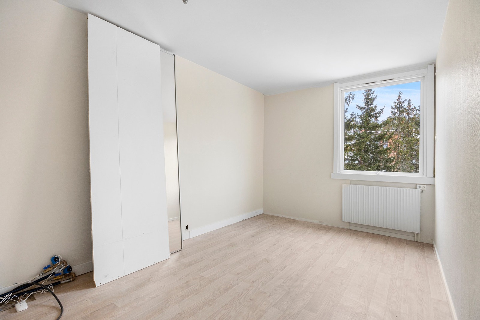 Fire soverom gjør det enkelt å tilpasse boligen til ulike livsfaser og et ulikt antall beboere. Galleribilde