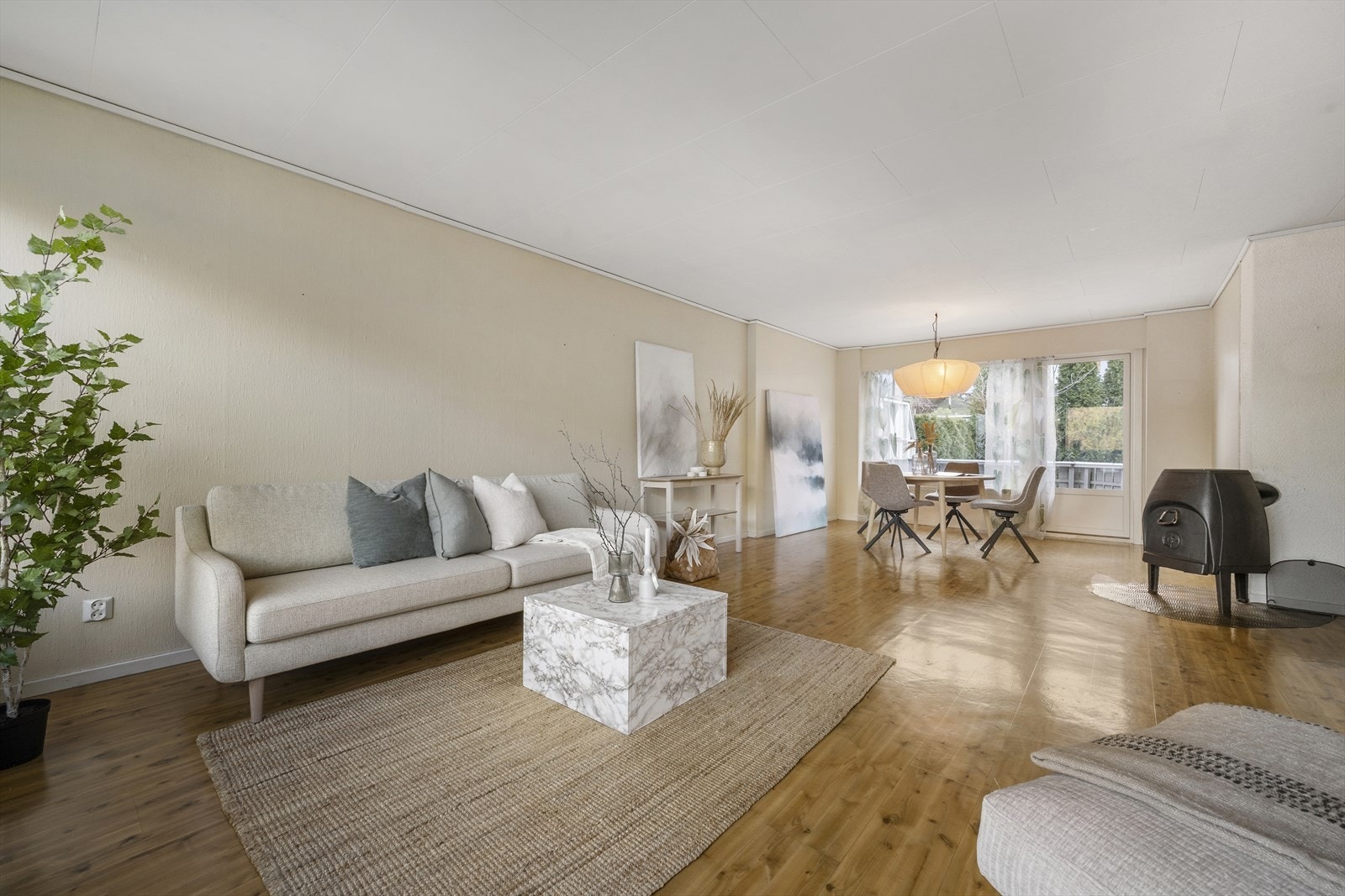 Stova er stor med god plass til møblering. Galleribilde