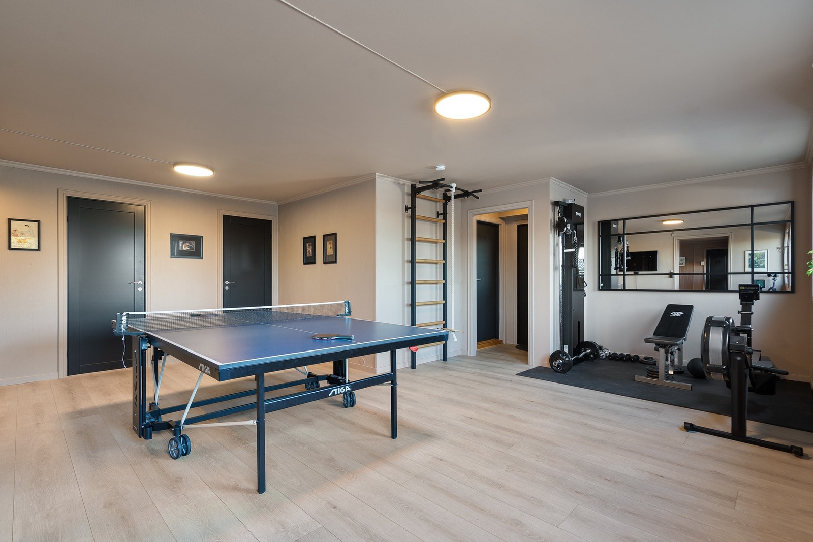 Stue/treningsrom/mulighet for hybel (egen inngang) - pusset opp i 2023 Galleribilde