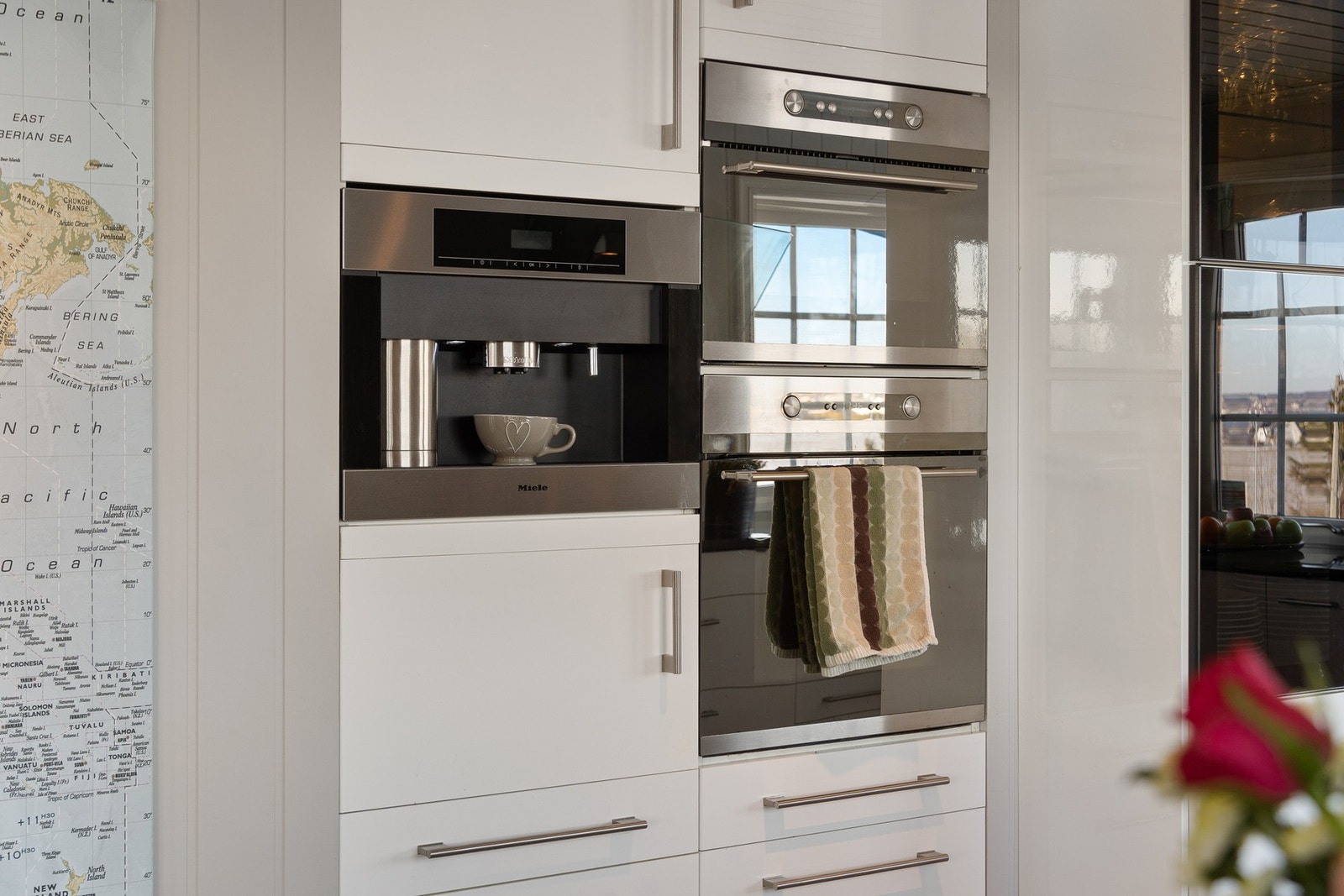 Integrert stekeovn, mikrobølgeovn og kaffemaskin Galleribilde