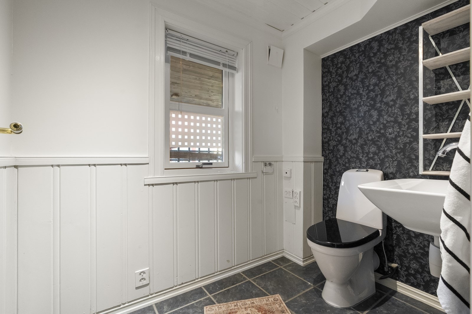 Toalett kjellar Galleribilde