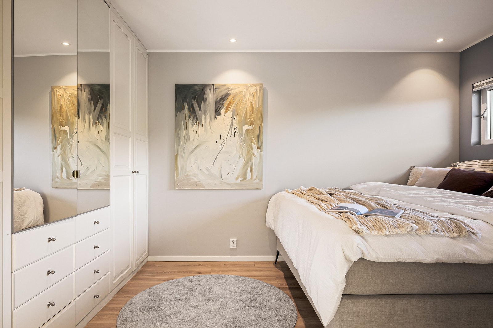 Her er det godt med plass til garderobeløsninger. Galleribilde