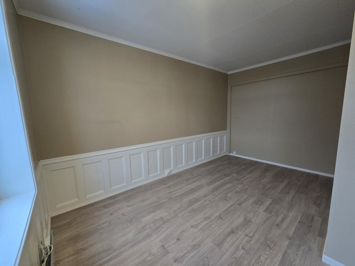 Stue med brystning Galleribilde