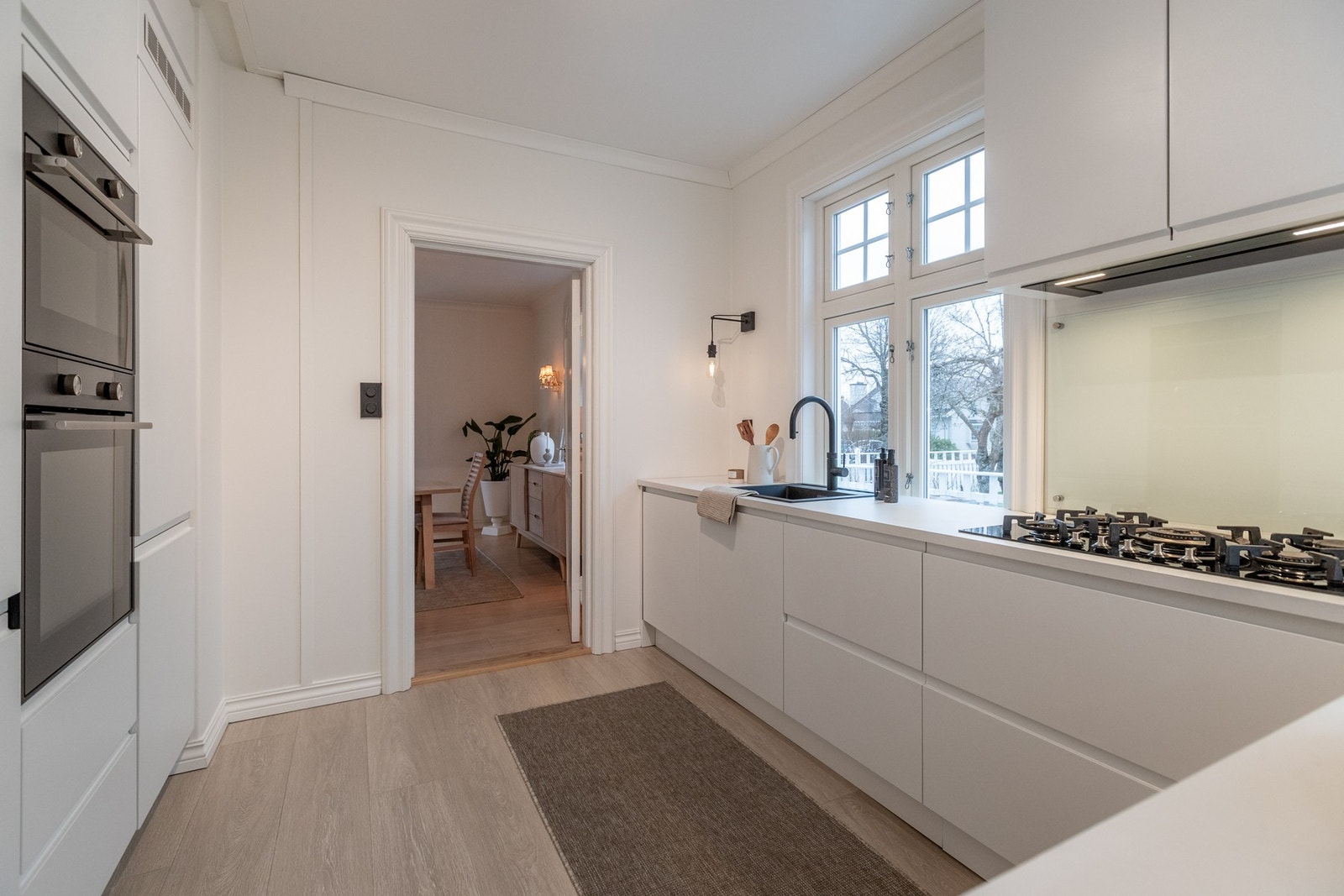 Integrerte hvitevarer og gassbluss. Galleribilde