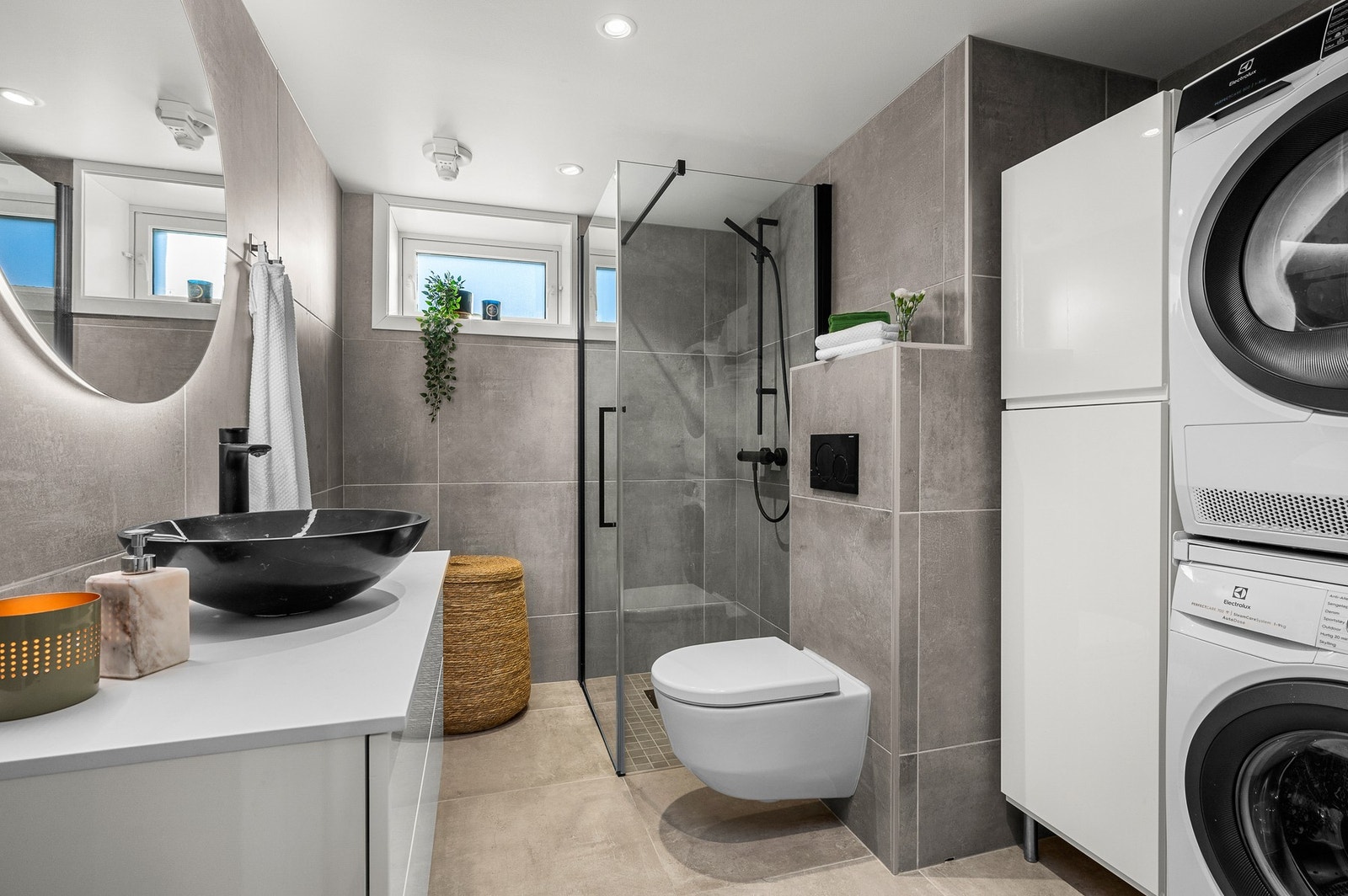 Her er det ordnet plass til både vaskemaskin og tørketrommel. Galleribilde