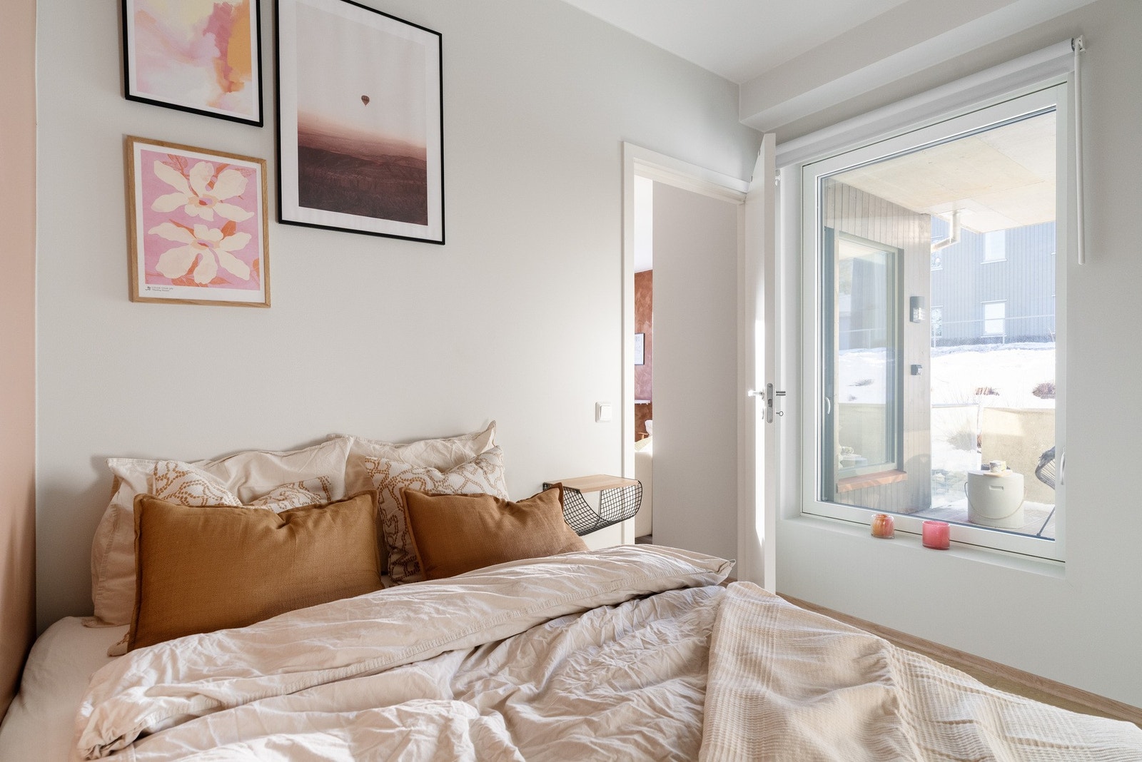 Soverommet på 6,5 kvm har et lunt uttrykk og behagelige farger. Galleribilde