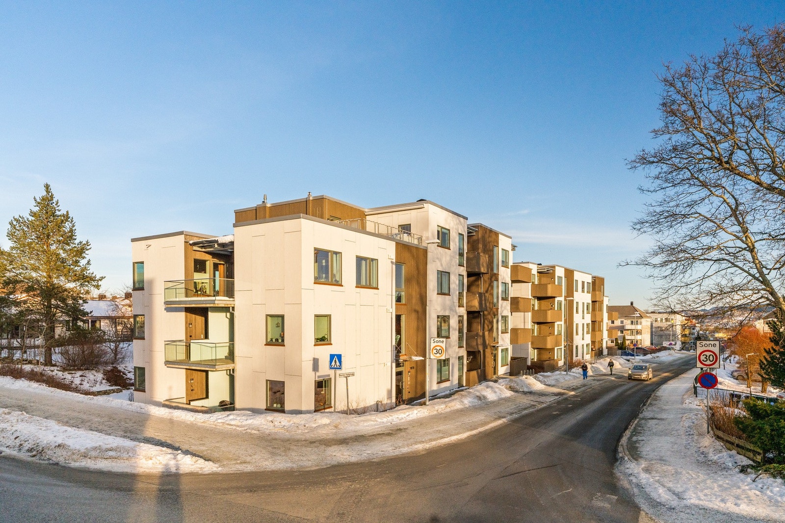 Leiligheten ligger i et rolig og veletablert boligområde med nærhet til både kollektivtransport, servicetilbud og flotte turmuligheter i Bymarka. Galleribilde