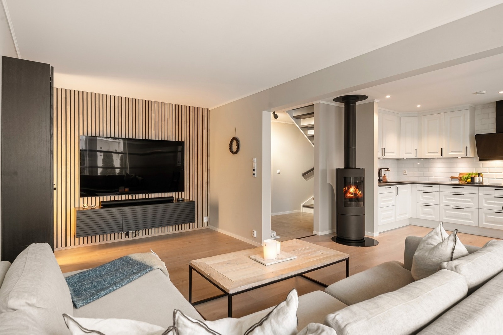 Det er elektrisk gulvvarme i alle rom i 1.etasje. Galleribilde