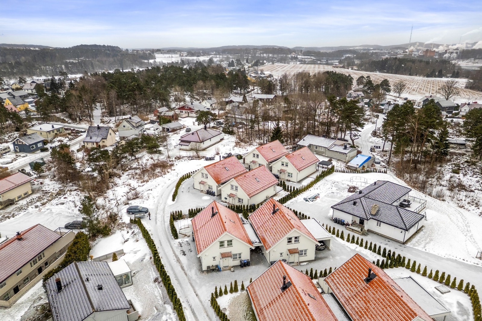 Området har nærhet til skoler, barnehager og offentlig kommunikasjon. Galleribilde