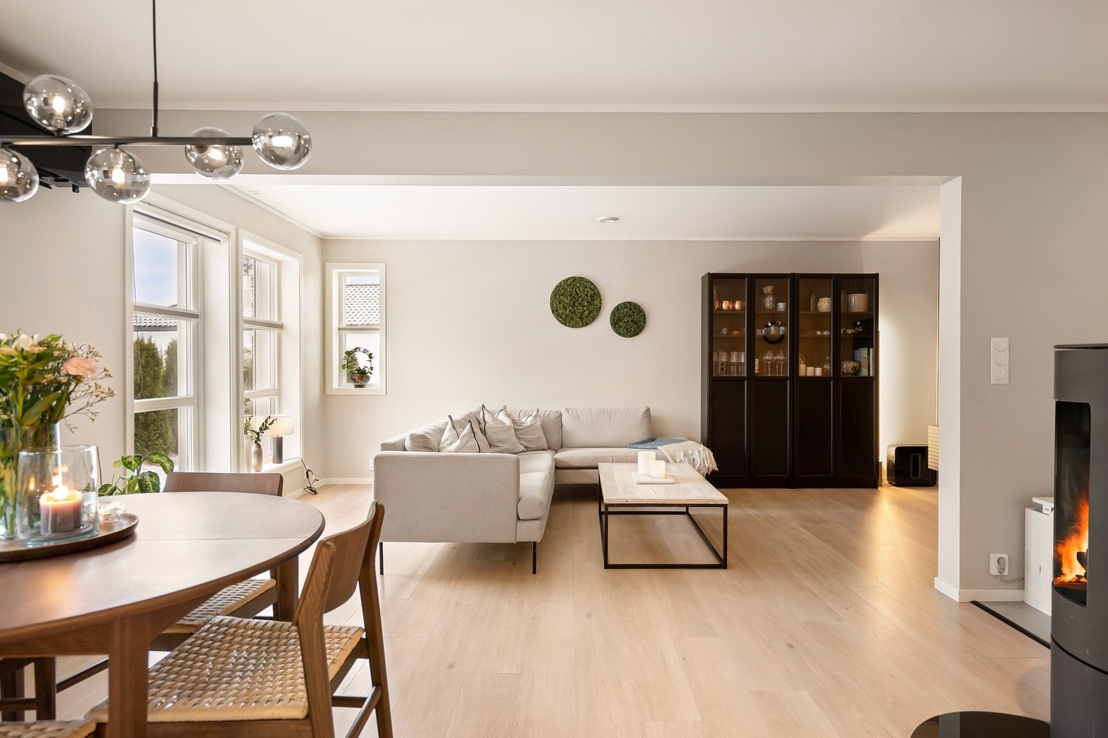 Fra stua er det utgang til terrassen. Galleribilde