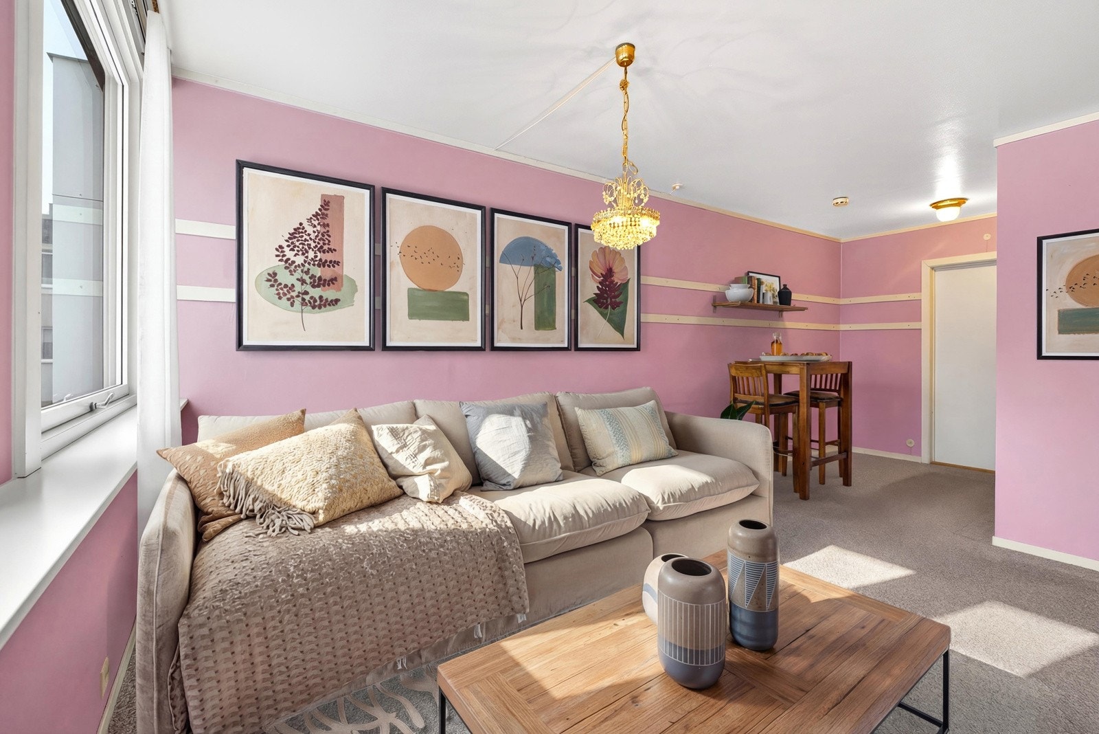 Mulighet for et lite spisebord også i stua (bilde er digitalt innredet). Galleribilde