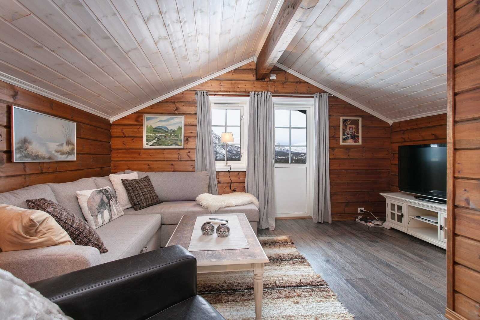 Utgang fra loftstue til overbygd balkong på 5 kvm Galleribilde