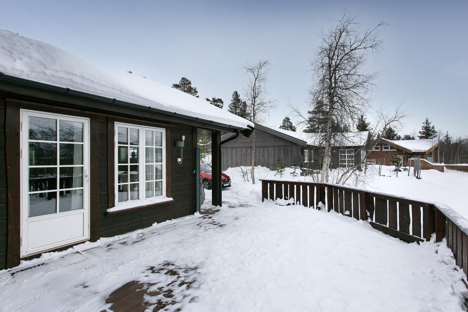 Stor og romslig terrasse på tilsammen 92 kvm med utgang fra stue/kjøkken Galleribilde