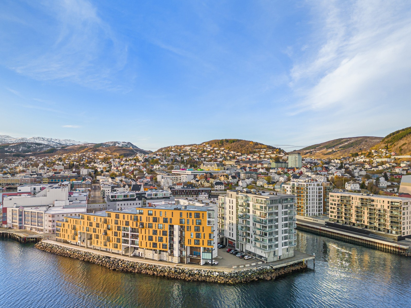I Harstad brygge bor du i rolige omgivelser nært alt du trenger Galleribilde