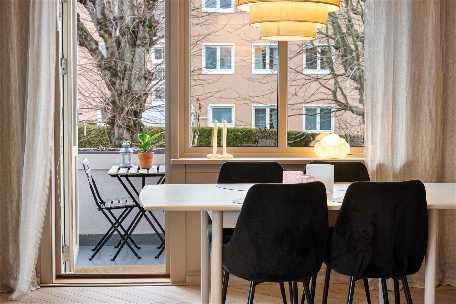 Fra stue/spisestue har man utgang til herlig balkong. Galleribilde