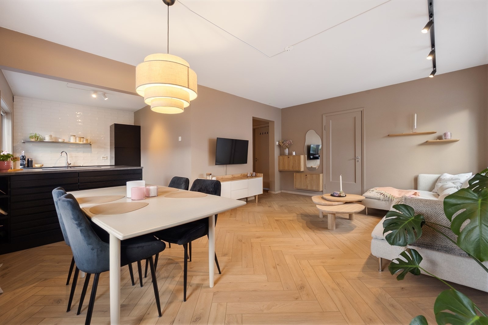 Strøken leilighet med sentral, sentrumsnær beliggenhet. Galleribilde