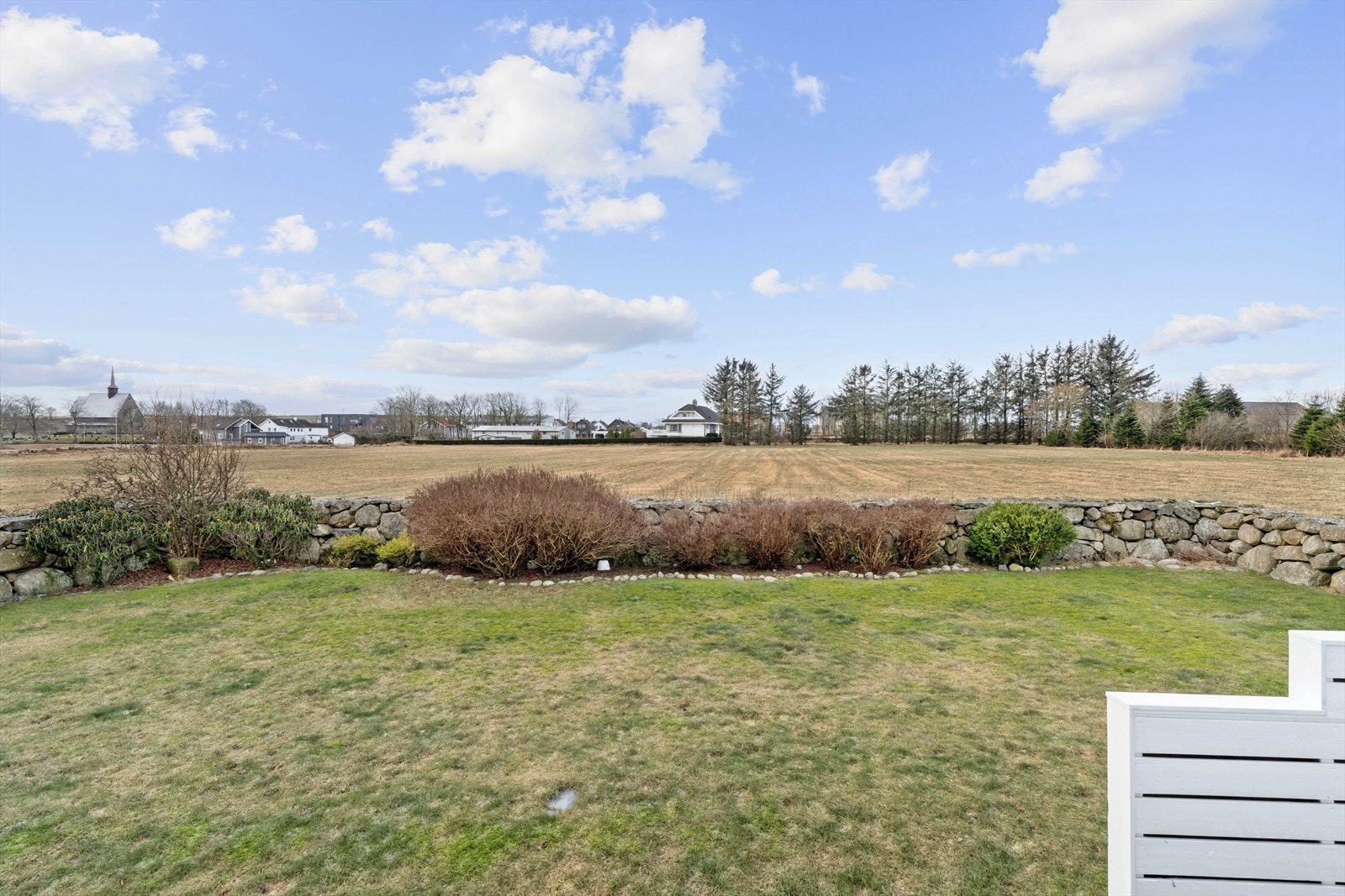 Utsikt fra hage Galleribilde