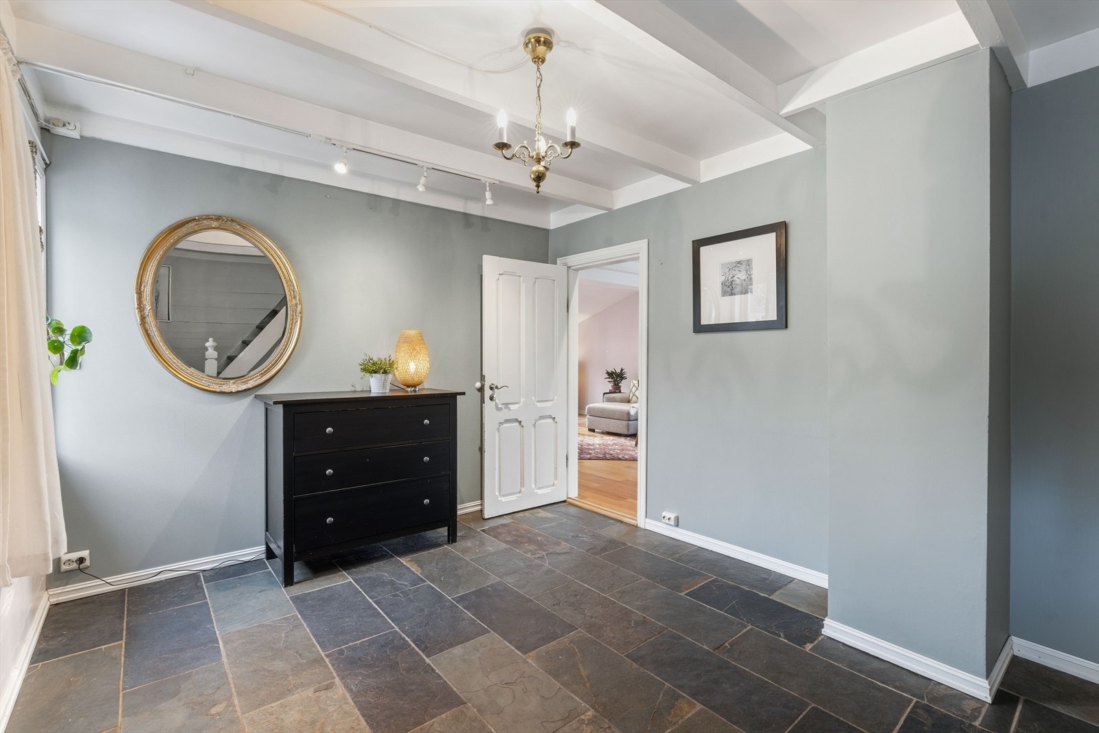 Inngangsparti mot stue Galleribilde